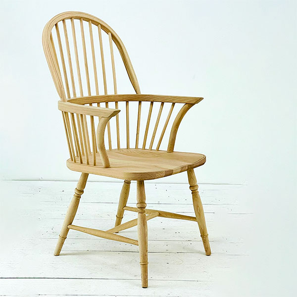 Windsor arm chair made from oak wood